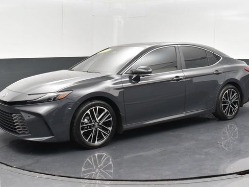 Used 2025 Toyota Camry XLE AWD/4WD image 15