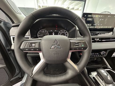 New 2026 Mitsubishi Outlander SE image 35
