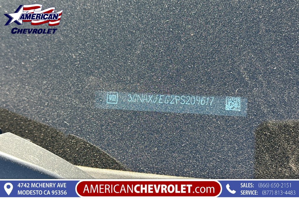 Used 2023 Chevrolet Equinox LT w/ Driver Convenience Package FWD image 3