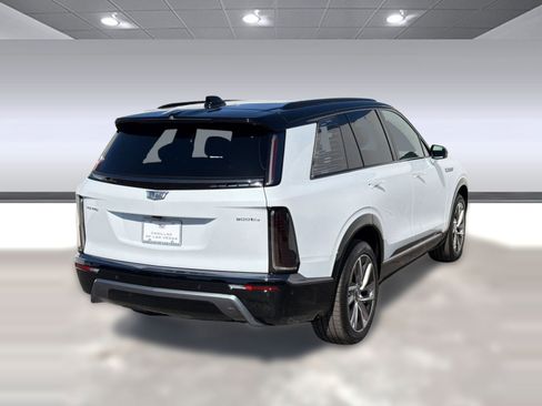 New 2026 Cadillac Vistiq Luxury w/ LPO, Floor Liner Package AWD/4WD image 9