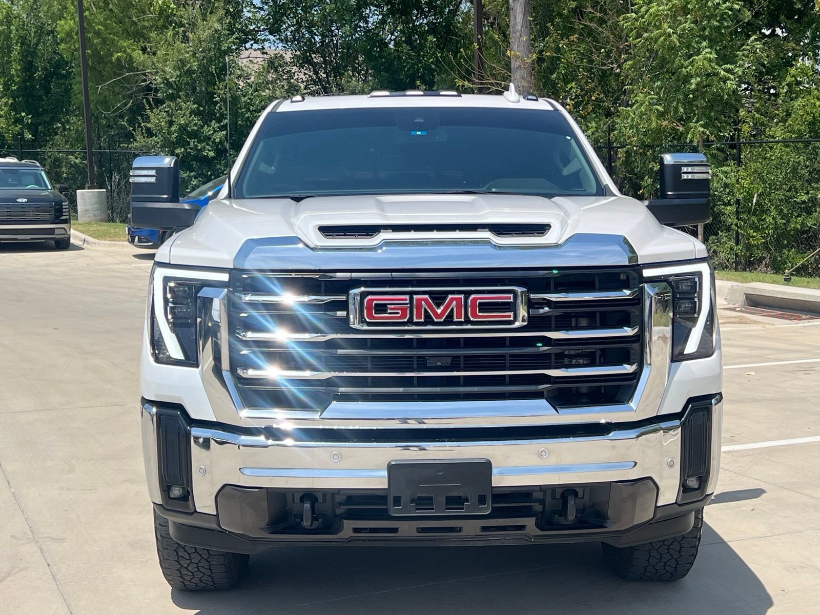 Used 2024 GMC Sierra 2500 SLT w/ Texas SLT Premium Package AWD/4WD image 2