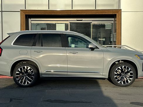 New 2026 Volvo XC90 T8 Ultra w/ Protection Package Premier AWD/4WD image 8