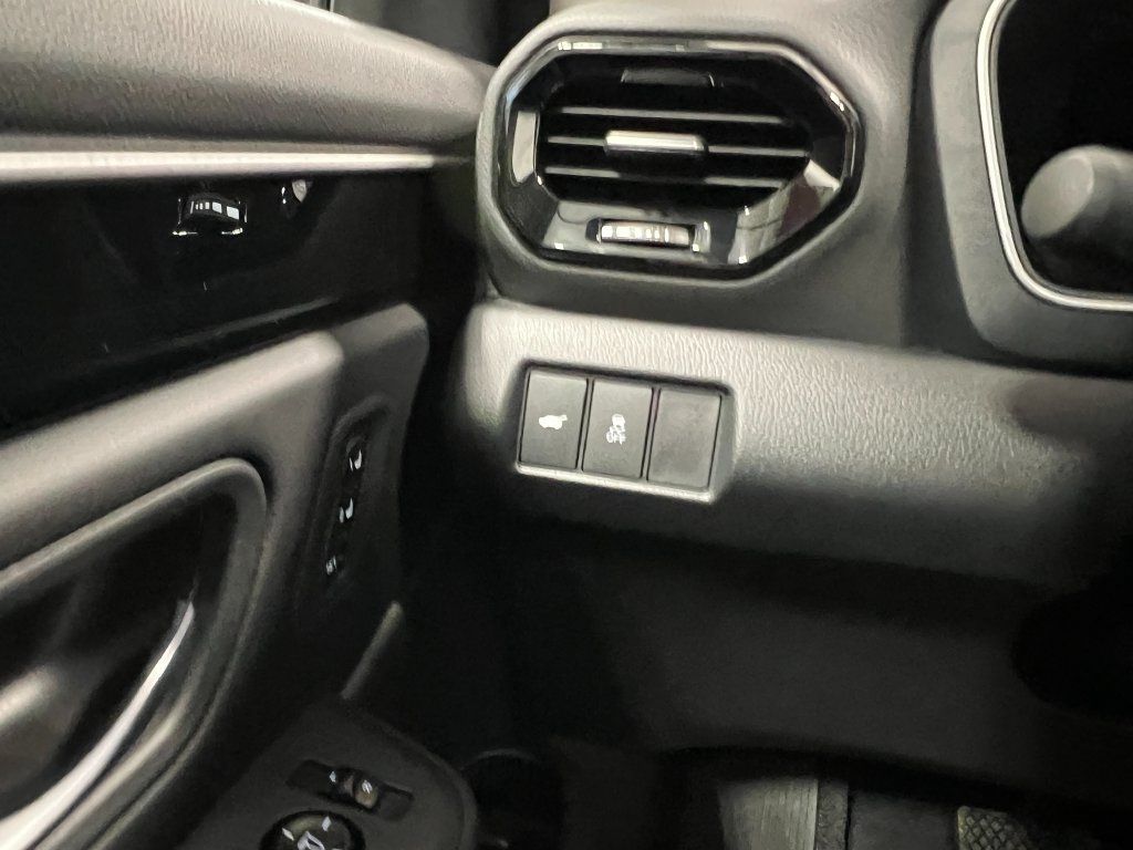 Used 2025 Honda Pilot EX-L image 18