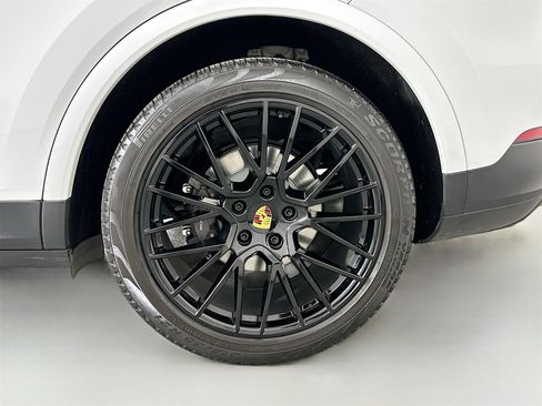 Certified 2019 Porsche Cayenne image 12