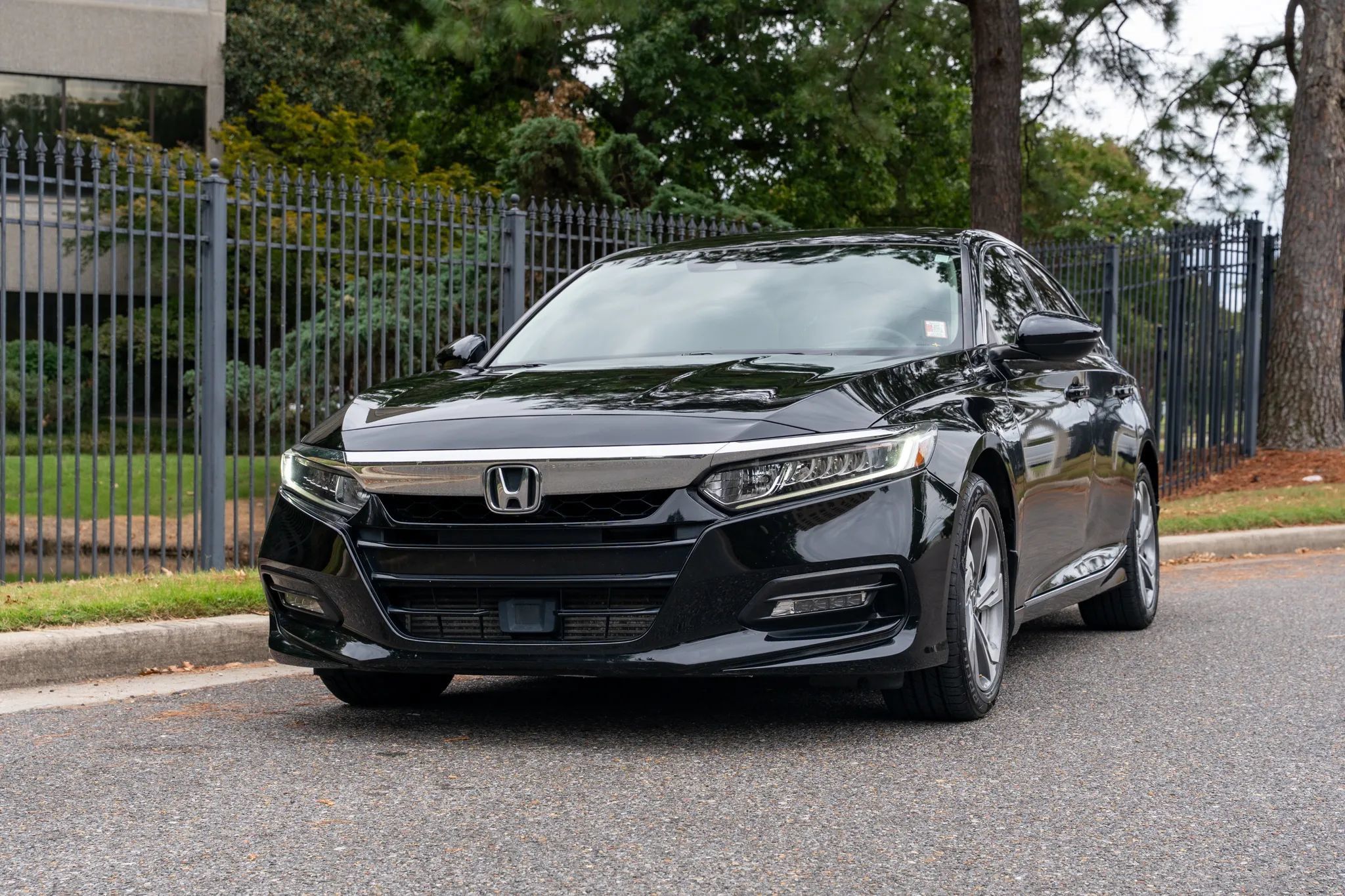 Used 2019 Honda Accord EX-L image 2