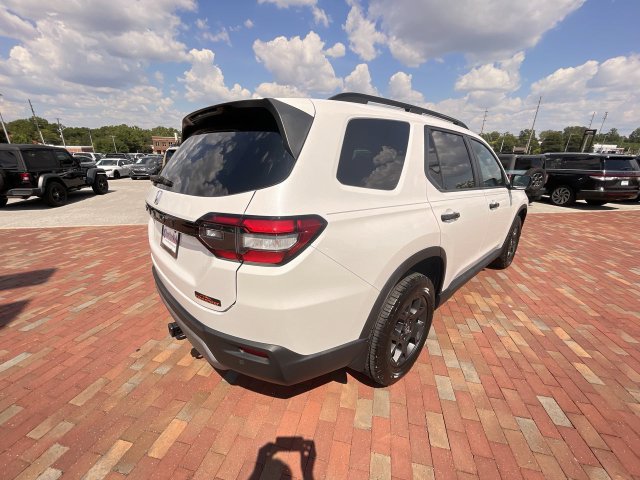 Certified 2024 Honda Pilot TrailSport image 36