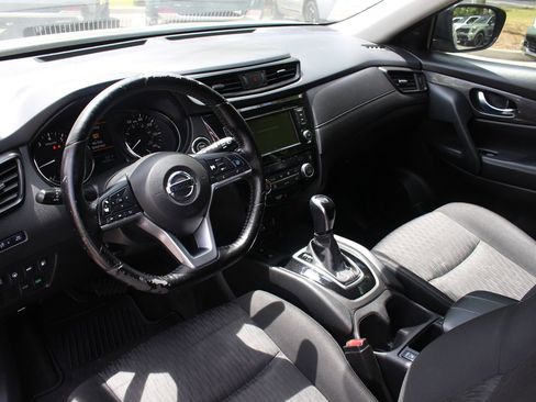 Used 2020 Nissan Rogue SV w/ Premium Package image 15