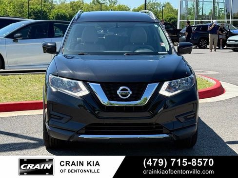 Used 2017 Nissan Rogue SV w/ SV Premium Package FWD image 2