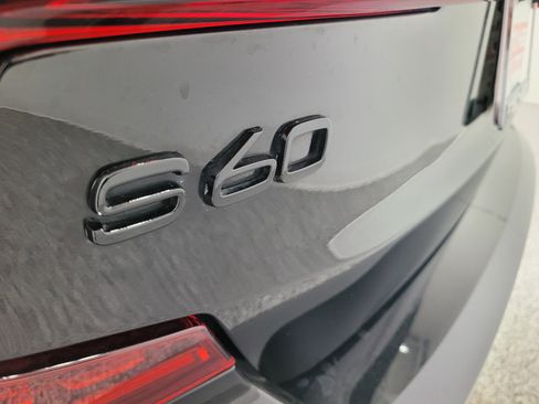 Used 2022 Volvo S60 B5 Momentum AWD/4WD image 7