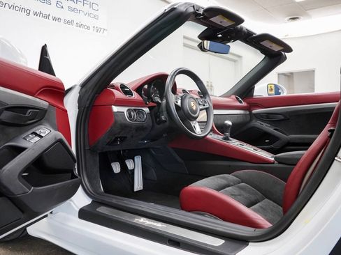 Used 2020 Porsche 718 Boxster Spyder RWD image 62