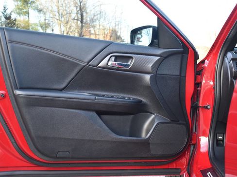 Used 2016 Honda Accord Sport image 8