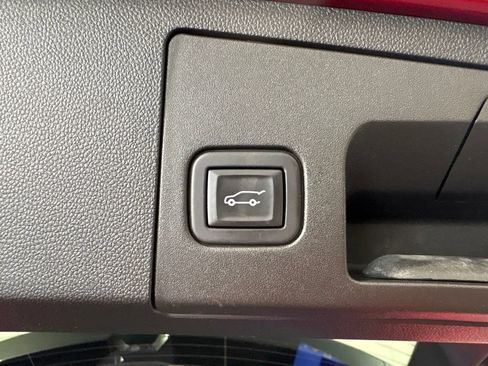 Used 2021 Cadillac XT4 Premium Luxury w/ Enhanced Visibility Package AWD/4WD image 31
