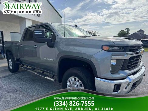 Used 2024 Chevrolet Silverado 2500 LT w/ Safety Package AWD/4WD image 4
