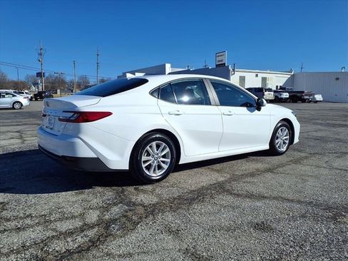 Used 2025 Toyota Camry LE image 18