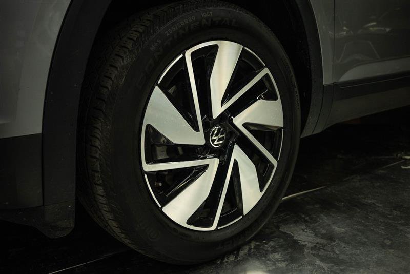 Used 2025 Volkswagen Atlas SE FWD image 3