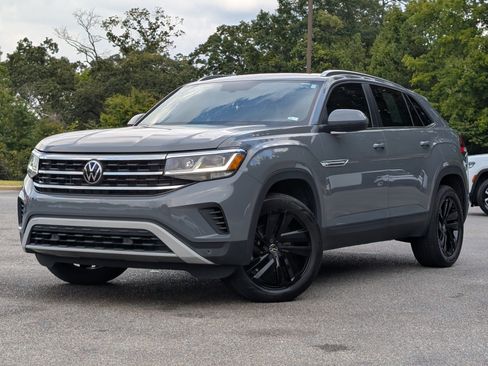 Used 2023 Volkswagen Atlas Cross Sport SE w/ Panoramic Sunroof Package FWD image 4