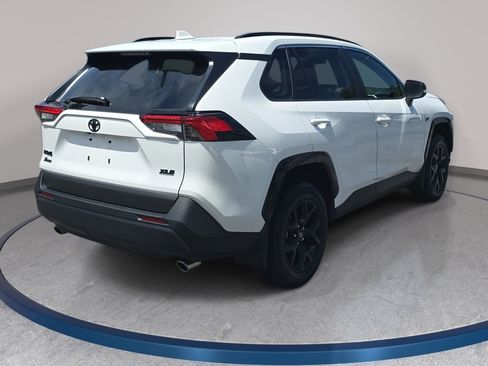 Used 2025 Toyota RAV4 XLE FWD image 5