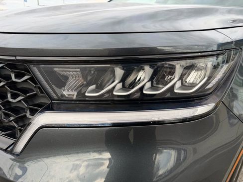 Used 2023 Kia Sorento S image 11