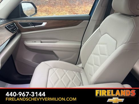 Used 2025 Volkswagen Atlas SE image 17