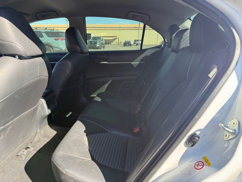 Used 2018 Toyota Camry SE image 10