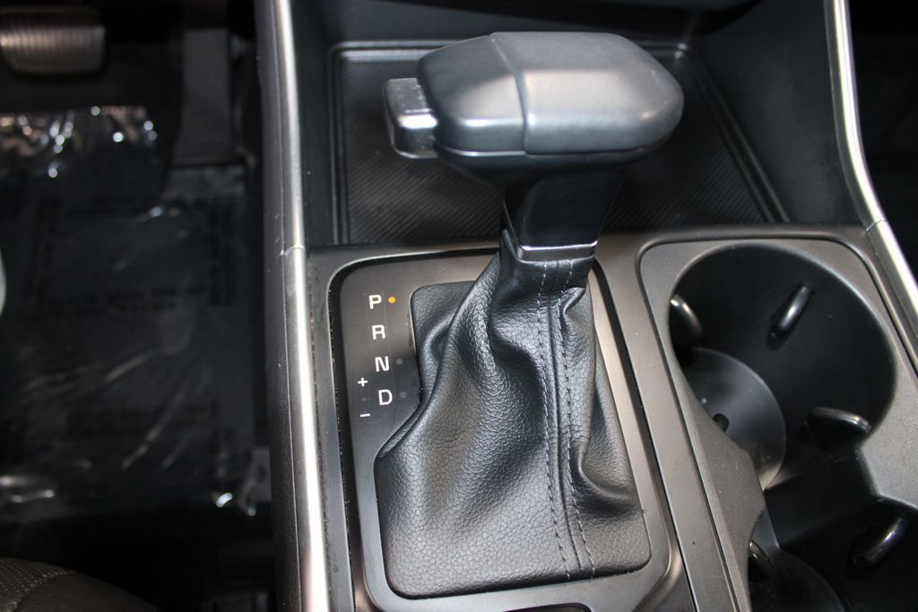 Used 2025 Kia Carnival FWD image 42