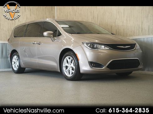 Used 2018 Chrysler Pacifica Touring Plus w/ Tire & Wheel Group FWD image 1