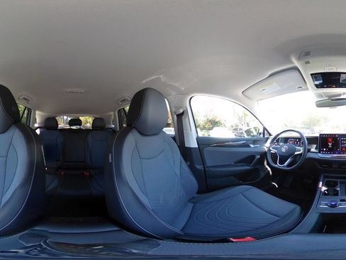 Used 2026 Volkswagen Tiguan SE AWD/4WD image 39
