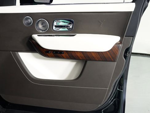 Used 2023 Rolls-Royce Cullinan w/ Cullinan Package image 50