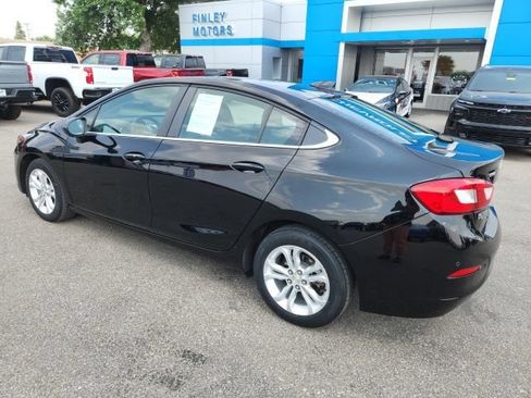 Used 2019 Chevrolet Cruze LT w/ Convenience Package FWD image 3