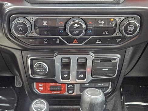 Used 2021 Jeep Wrangler Rubicon AWD/4WD image 11