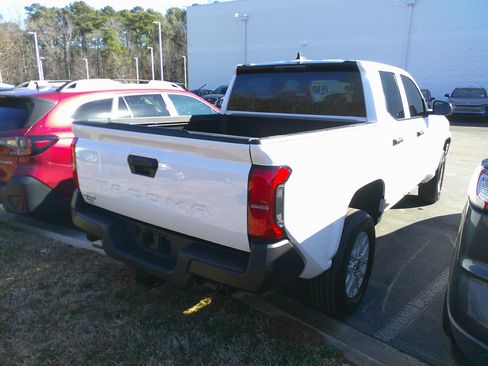 Used 2024 Toyota Tacoma SR image 7