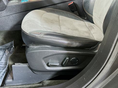 Used 2017 Ford Explorer XLT w/ Equipment Group 202A image 18