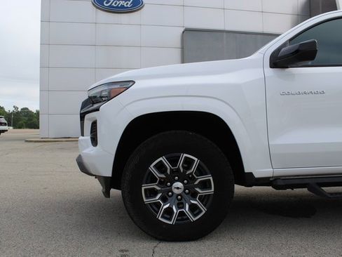 Used 2023 Chevrolet Colorado Z71 w/ Z71 Convenience Package 2 AWD/4WD image 9
