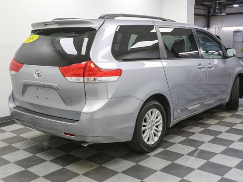Used 2014 Toyota Sienna XLE FWD image 7
