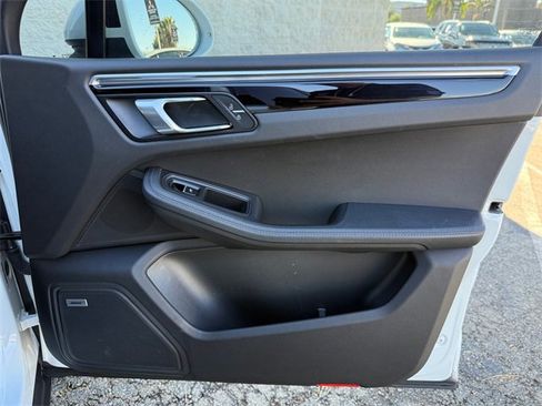 Used 2021 Porsche Macan image 26