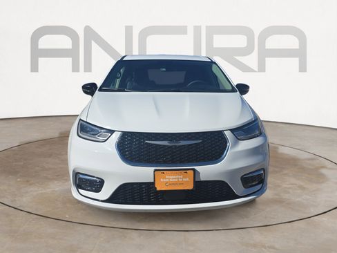 Certified 2024 Chrysler Pacifica Touring-L image 5