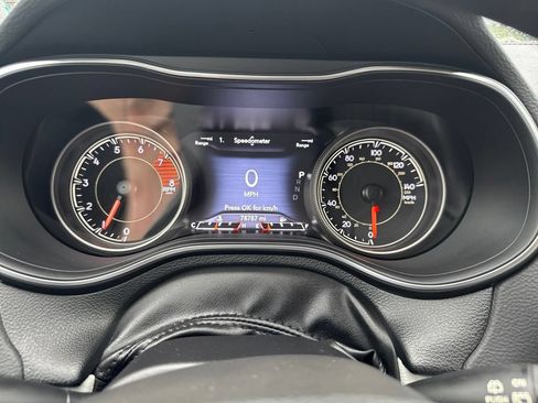 Used 2019 Jeep Cherokee Limited AWD/4WD image 10