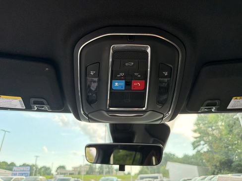 Used 2025 Jeep Grand Cherokee Altitude AWD/4WD image 19