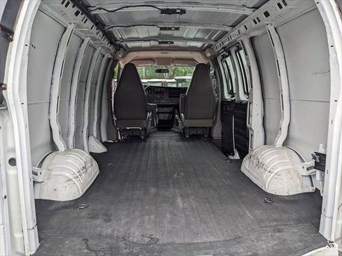 Used 2022 GMC Savana 2500 RWD image 11