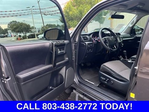 Used 2017 Toyota 4Runner SR5 AWD/4WD image 4