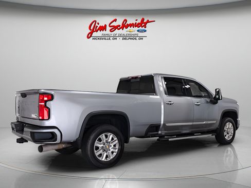 Used 2025 Chevrolet Silverado 3500 High Country w/ High Country Premium Package AWD/4WD image 6