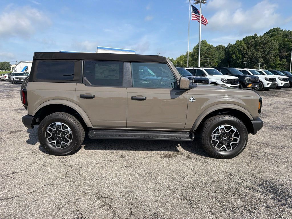 New 2026 Ford Bronco Outer Banks AWD/4WD image 2