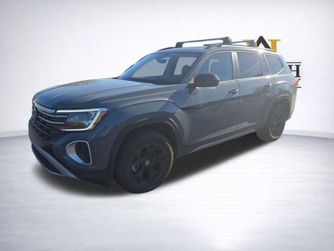 Certified 2024 Volkswagen Atlas Peak Edition SEL AWD/4WD image 3