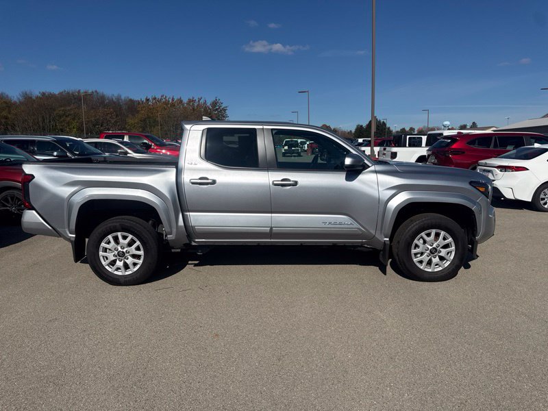 Used 2025 Toyota Tacoma SR5 AWD/4WD image 11