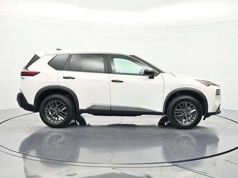 Used 2023 Nissan Rogue S FWD image 4