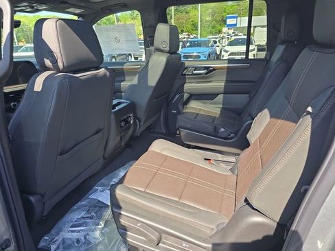 New 2026 Chevrolet Suburban High Country AWD/4WD image 10