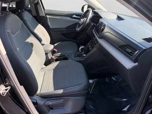 Used 2024 Volkswagen Taos SE image 12