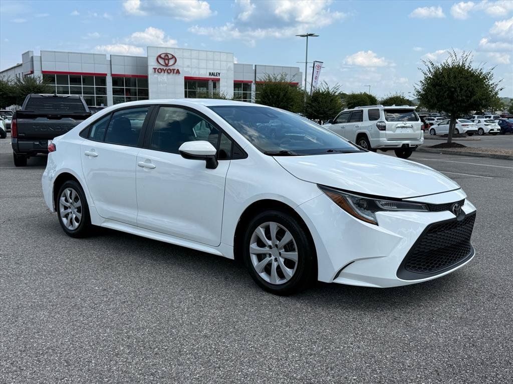 Used 2022 Toyota Corolla LE FWD image 2