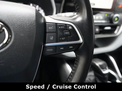 Used 2023 Toyota Highlander XLE image 24