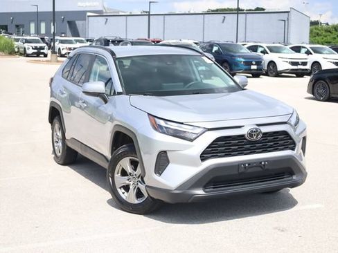Used 2024 Toyota RAV4 XLE AWD/4WD image 2